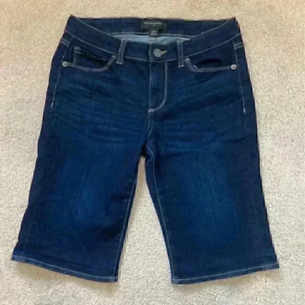 Banana republic dark wash long jean shorts in size 27/4